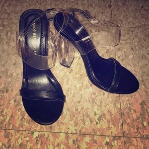 These are a pair of heels , SIZE 6